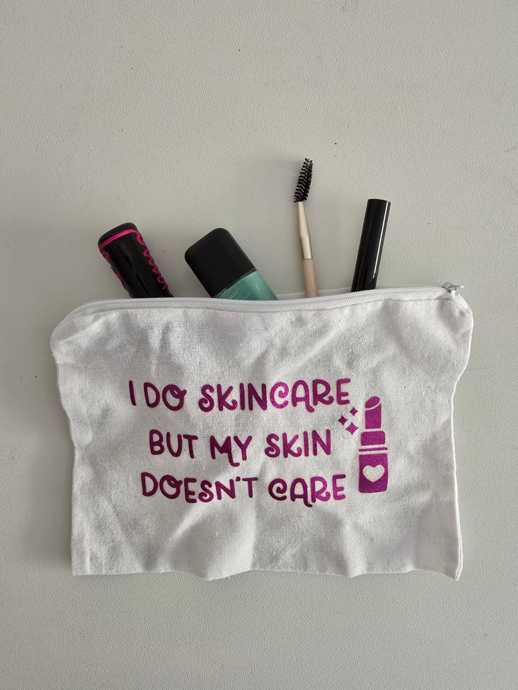 Pochette "I do skincare but my skin doesn't care
