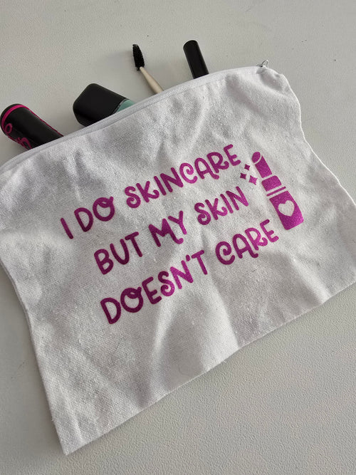 Pochette "I do skincare but my skin doesn't care