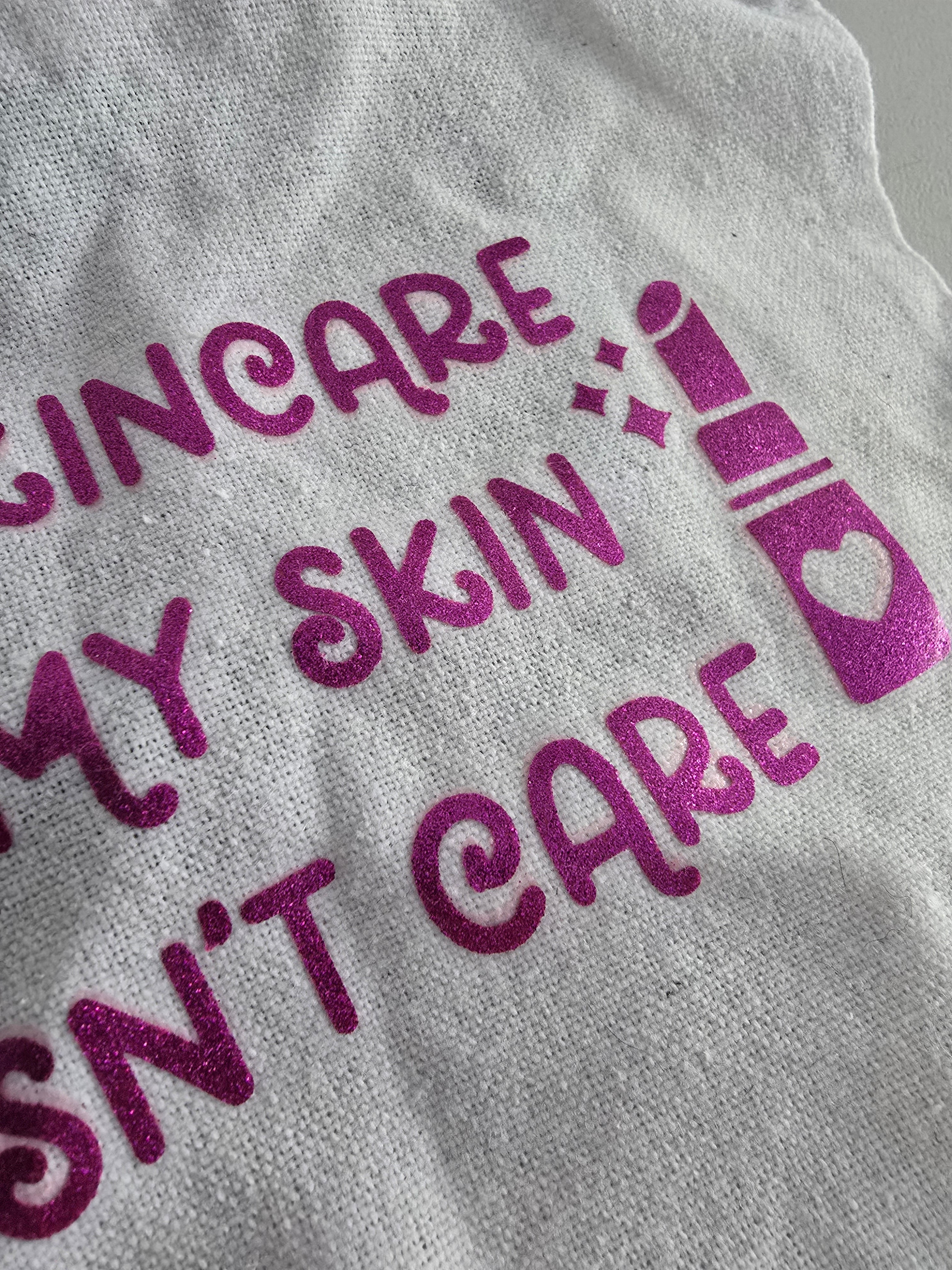 Pochette "I do skincare but my skin doesn't care