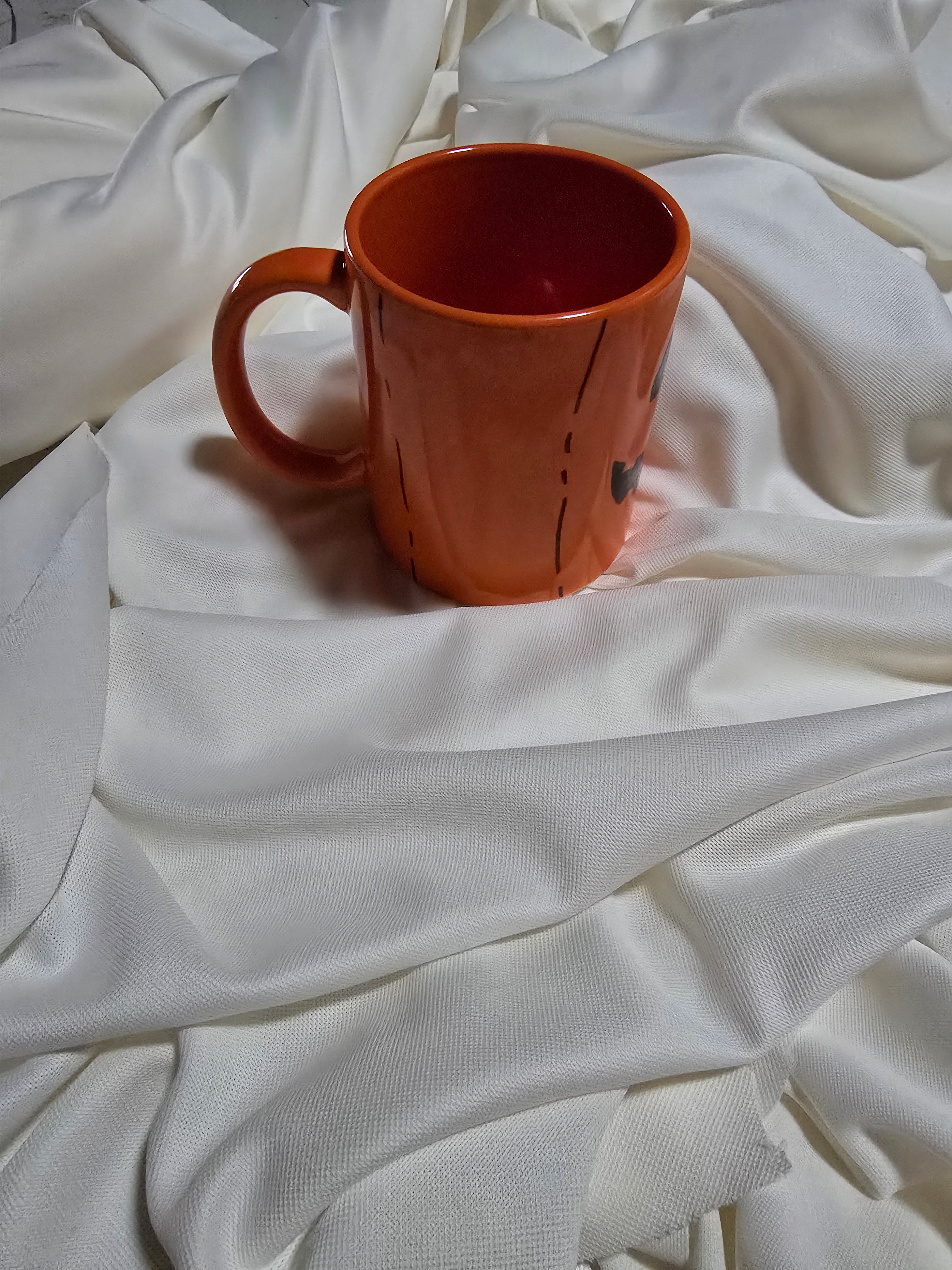 Tazza con zucca di Halloween sorridente